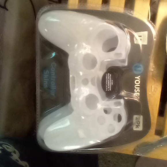 Controller Skins (2 Pk) - Picture 3 of 4